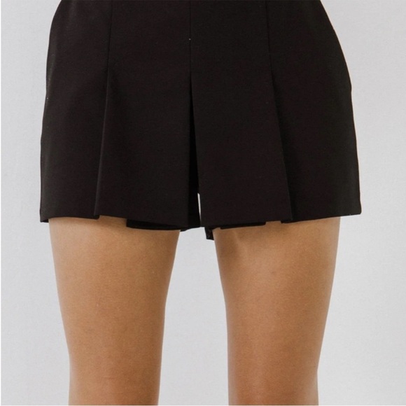 English Factory Preppy Black Pleated Skort, Sexy Academia Collegiate Size S, NWT - Picture 2 of 11